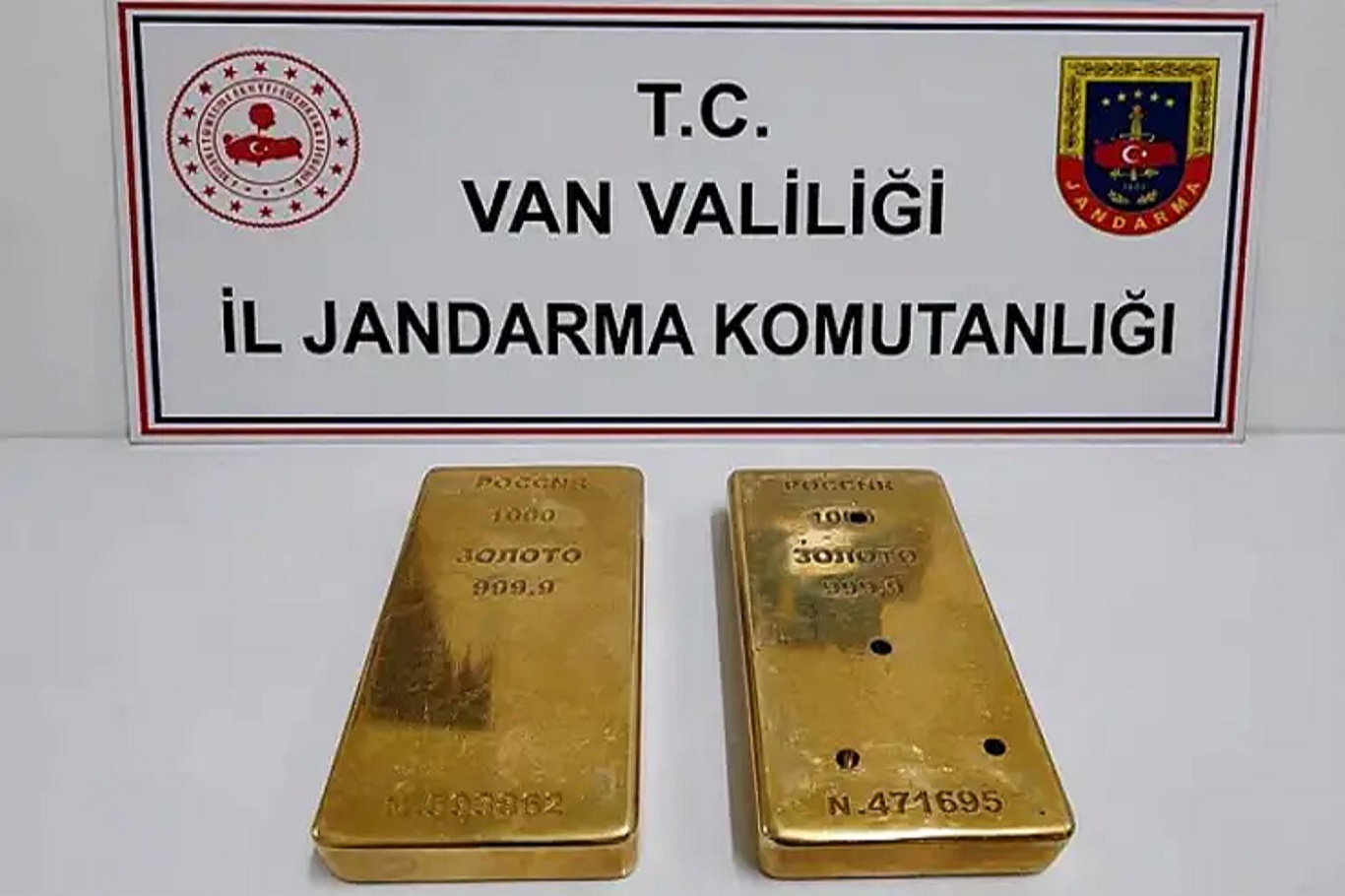 Van’da araçta 2 kilogram külçe altın ele geçirildi: 3 gözaltı