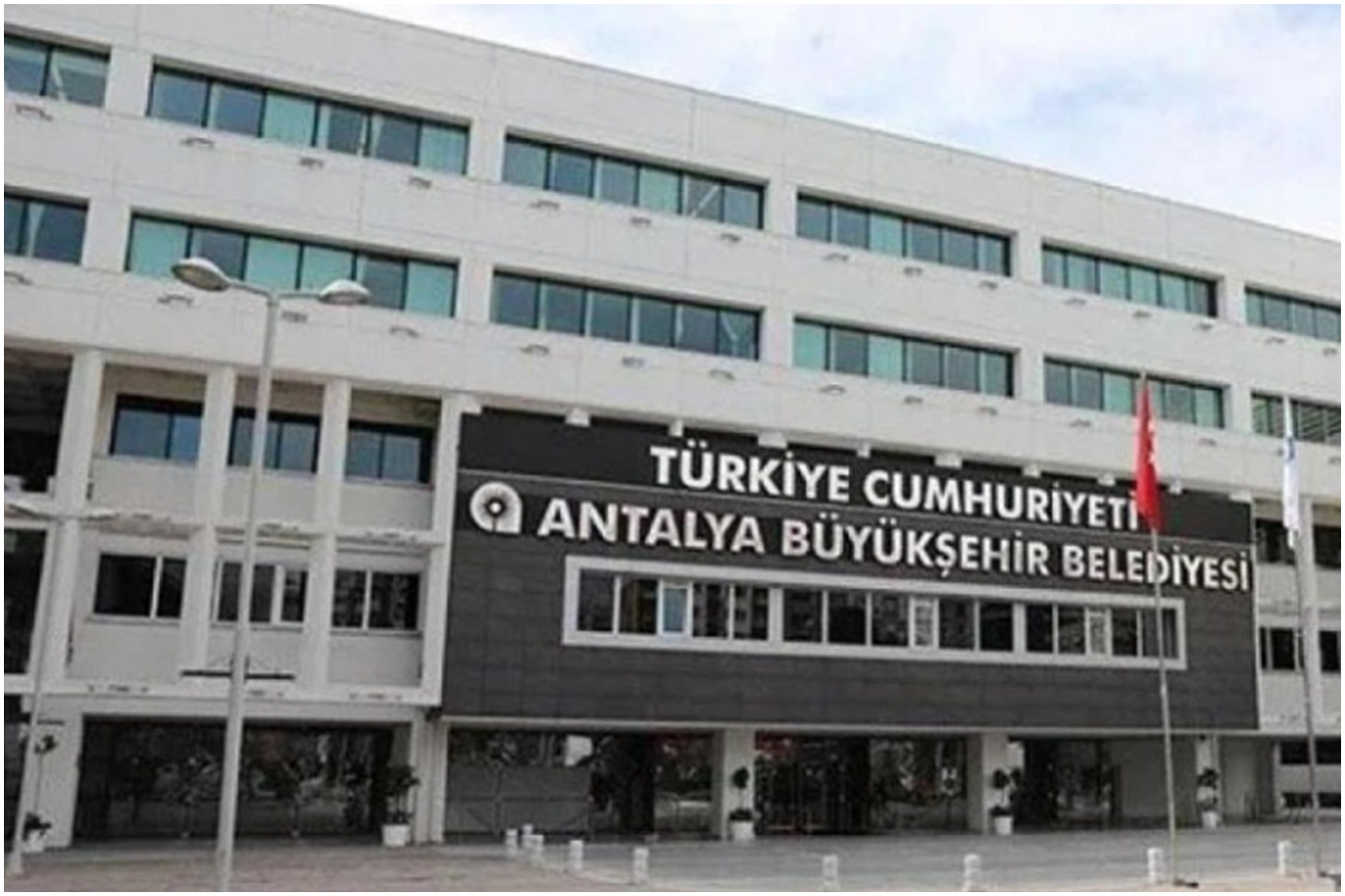 CHP’li Antalya Büyükşehir Belediyesindeki yolsuzluk soruşturmasında 25 gözaltı