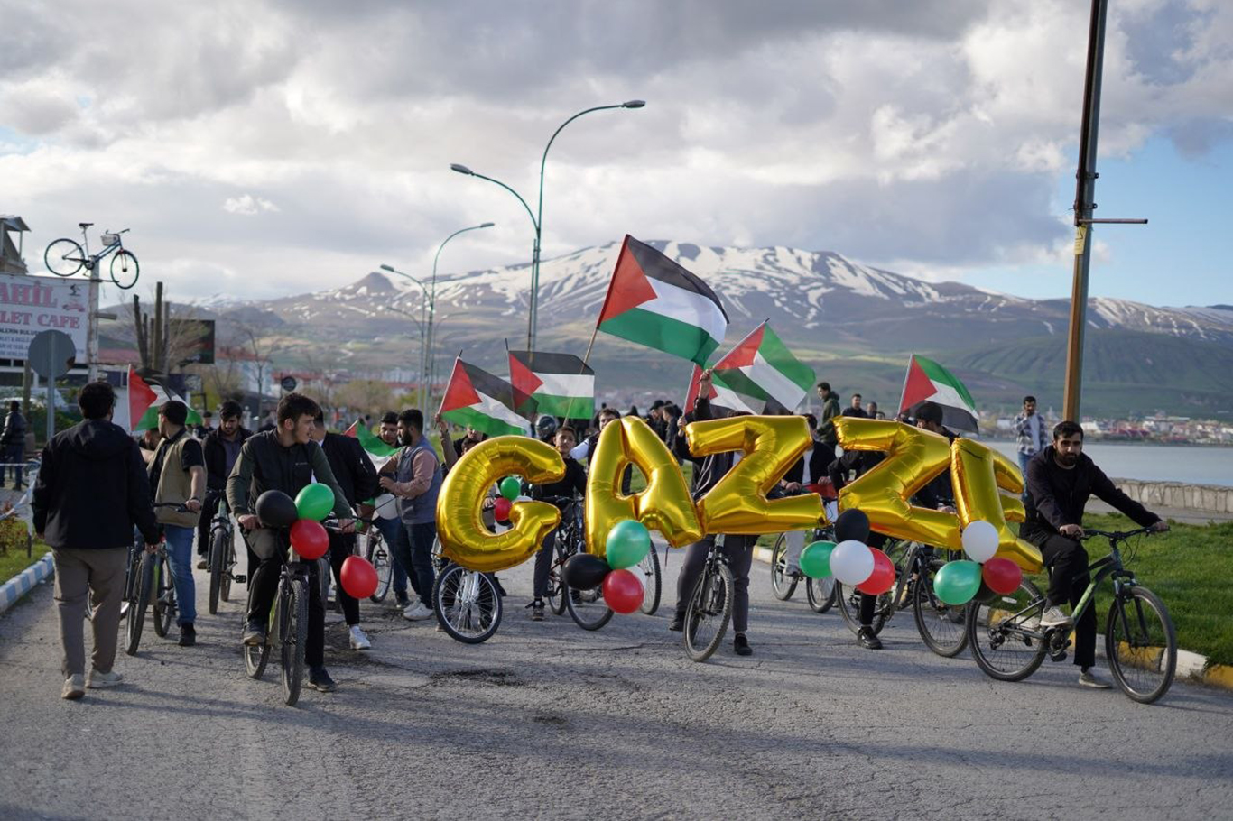Bitlis'te gençler Gazze için pedal çevirdi