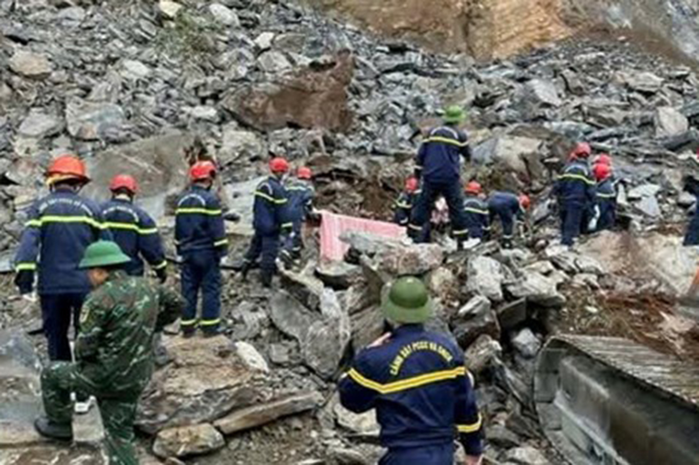 Vietnam'da taş ocağında göçük: 3 ölü