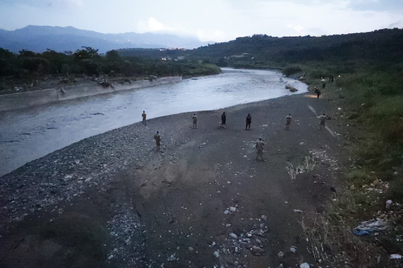 Hatay’da Karaçay Nehri’nde kaybolan 2 genç için arama çalışmaları sürüyor