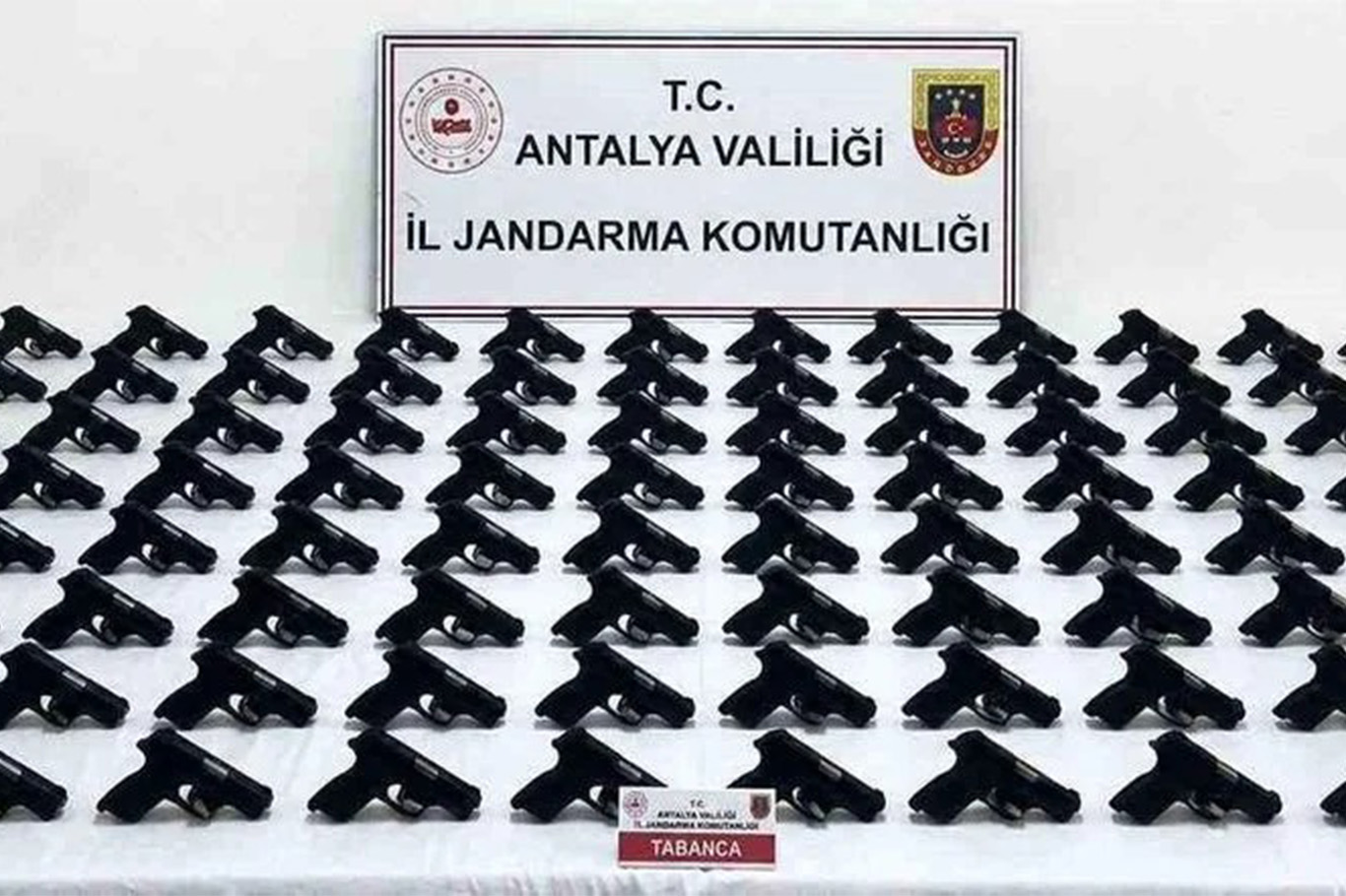 Antalya’da 100 adet ruhsatsız tabanca ele geçirildi: 2 şüpheli tutuklandı
