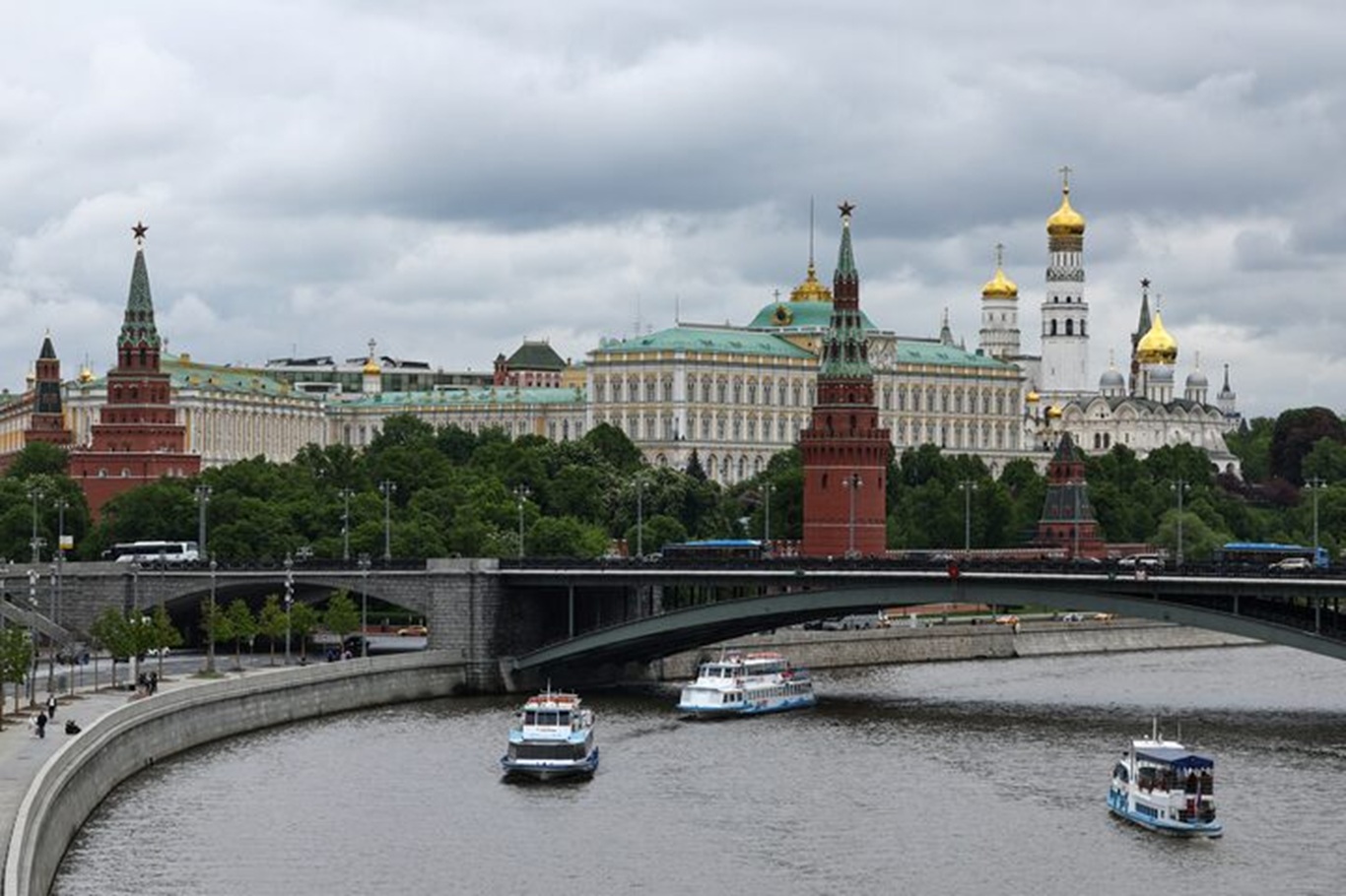 Kremlin’den Lugansk’taki okul saldırısına sert tepki