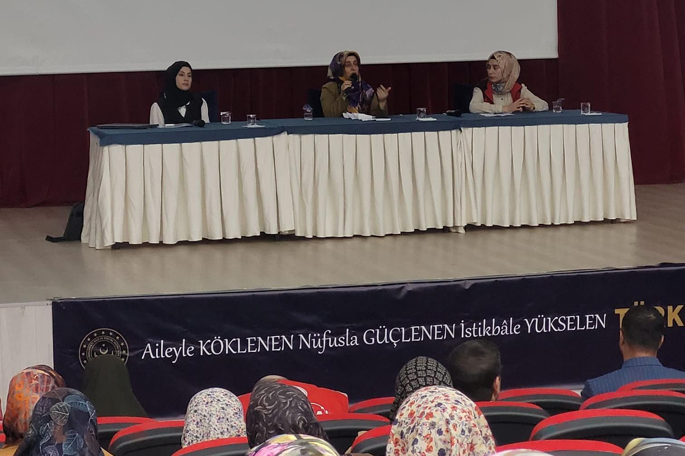 Adıyaman'da "Dijital Dünyada Aile ve Çocuk Olmak" paneli düzenlendi