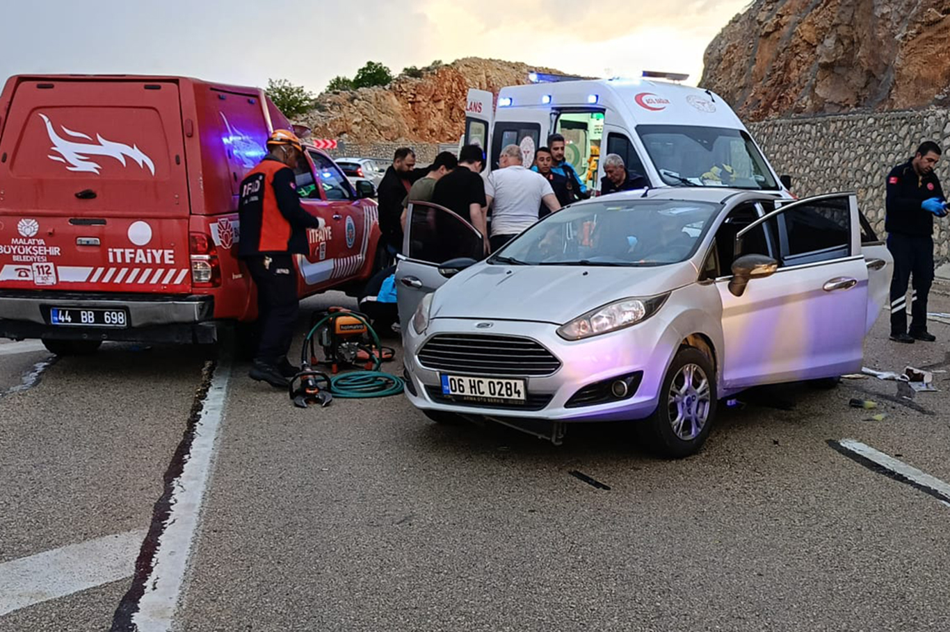 Malatya'da iki otomobil çarpıştı: 8 yaralı