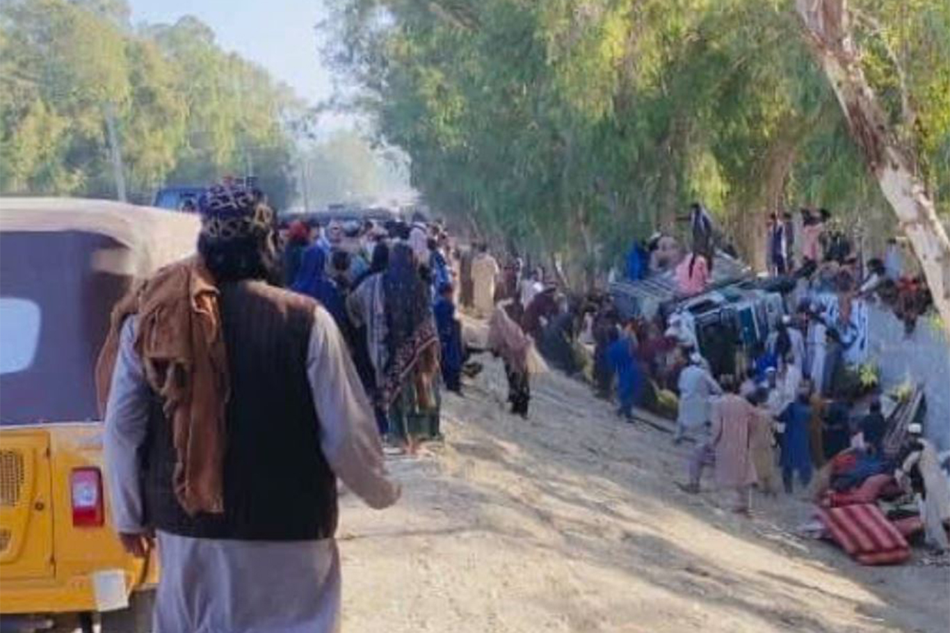 Afganistan’da mültecileri taşıyan kamyon devrildi: 22 ölü, 36 yaralı