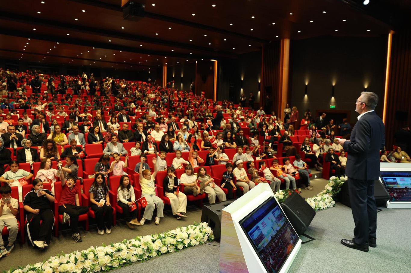 "CİMER'e Renk Kat" yarışmasında dereceye giren öğrenciler ödüllendirildi