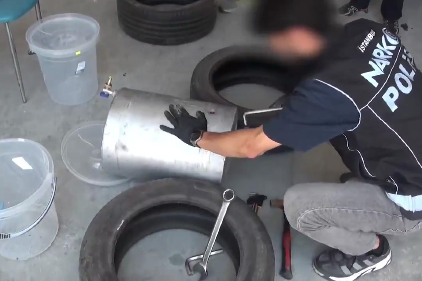 Güngören'de su deposuna gizlenen 40 kilogram uyuşturucu ele geçirildi