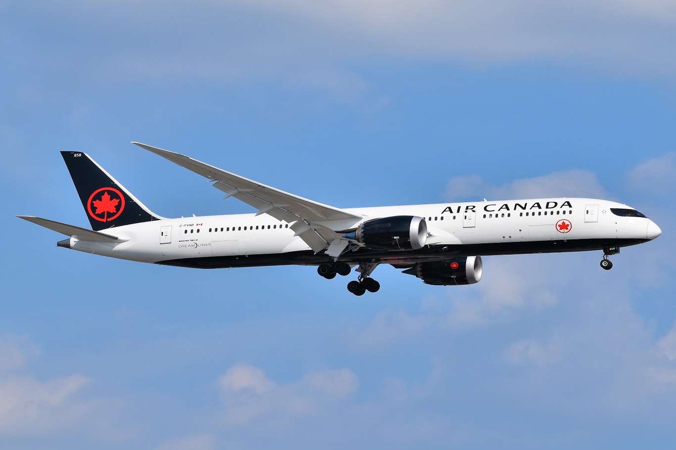 Eski Air Canada pilotu 16 yıl boyunca lisans olmadan 900 uçuş yaptı
