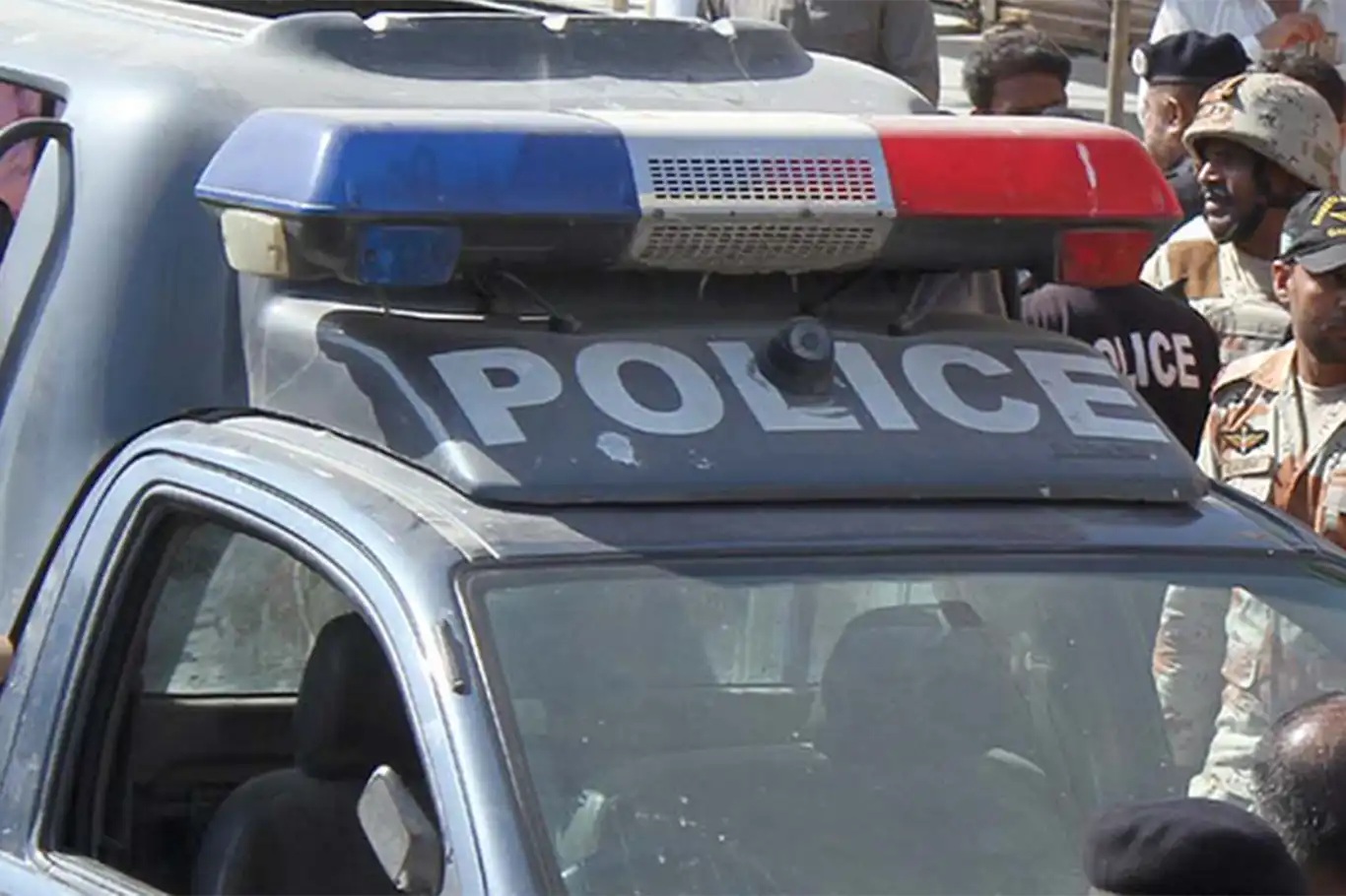 Pakistan'da polise saldırı: 2 ölü