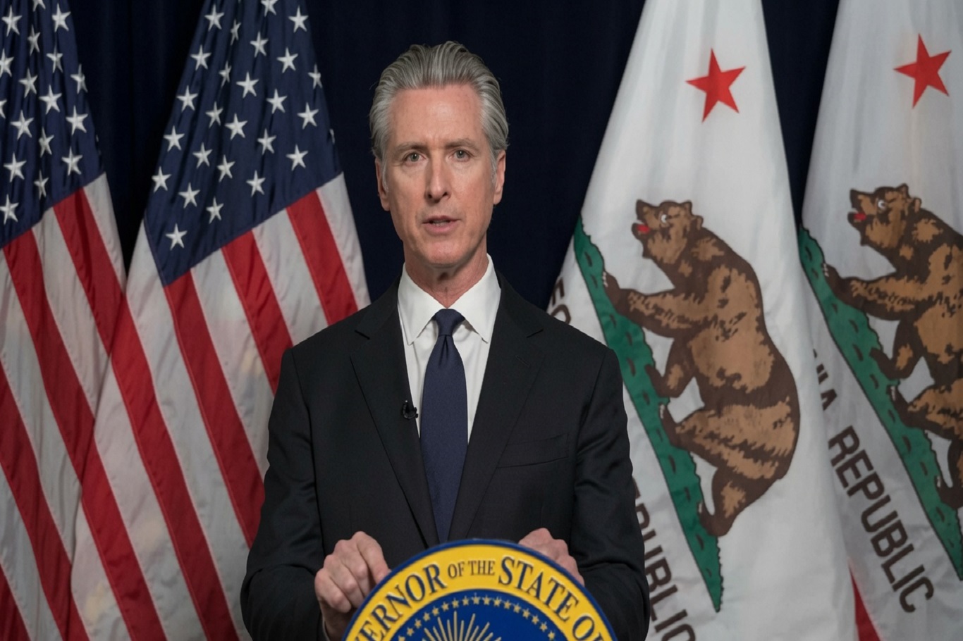 Newsom: Trump, başkanlık yarışındaki rakiplerinin geçmişlerini bakanlık aracılığıyla araştırarak susturmaya çalışıyor