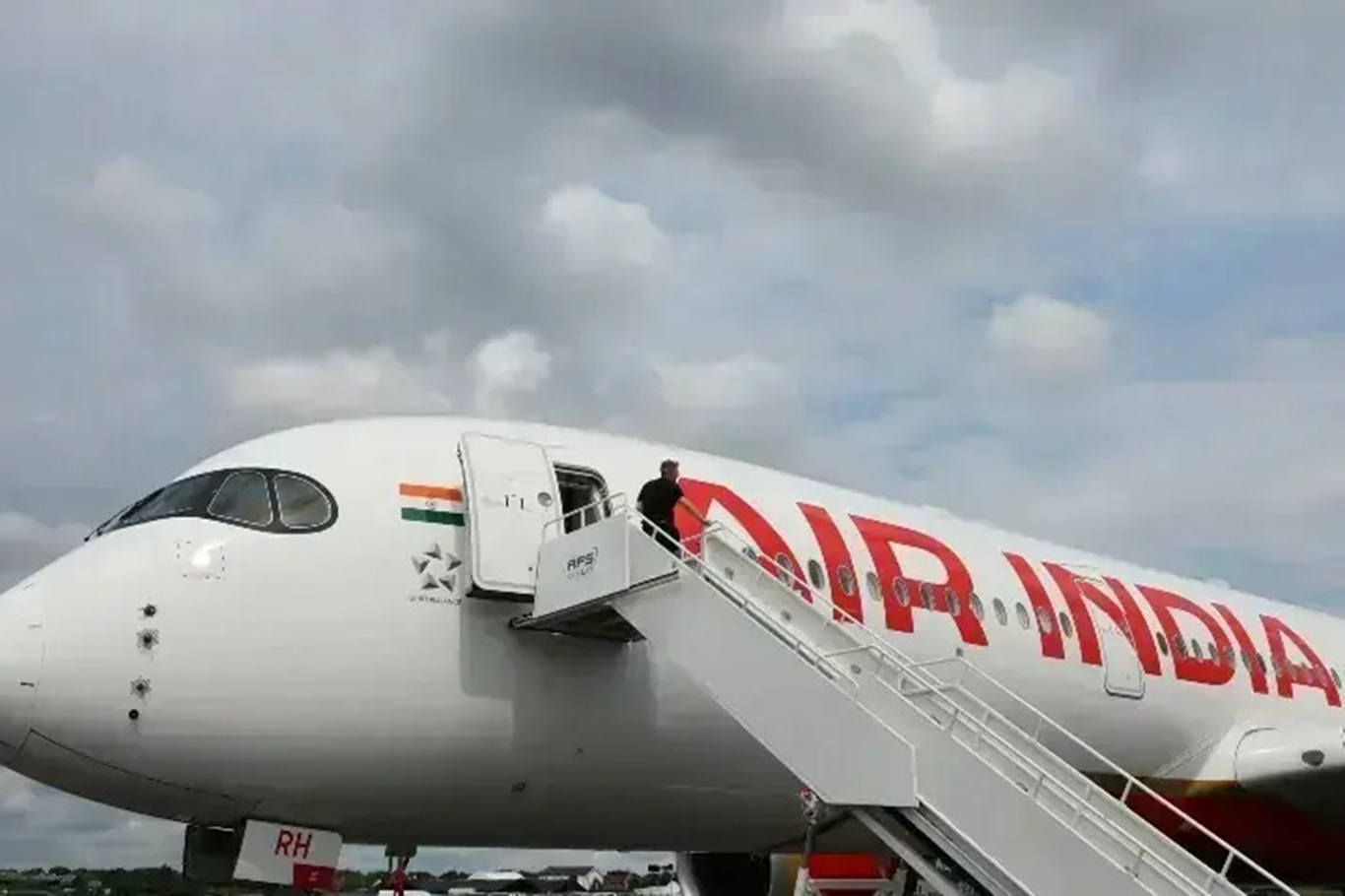 Pakistan'ın Hindistan'a yönelik hava sahasındaki kısıtlama kararı uzatıldı