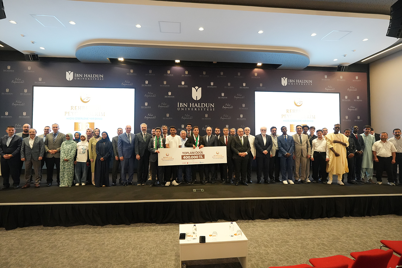 Peygamberim Hadis Ezberleme Yarışması’nda 20 genç ödüllerin sahibi oldu