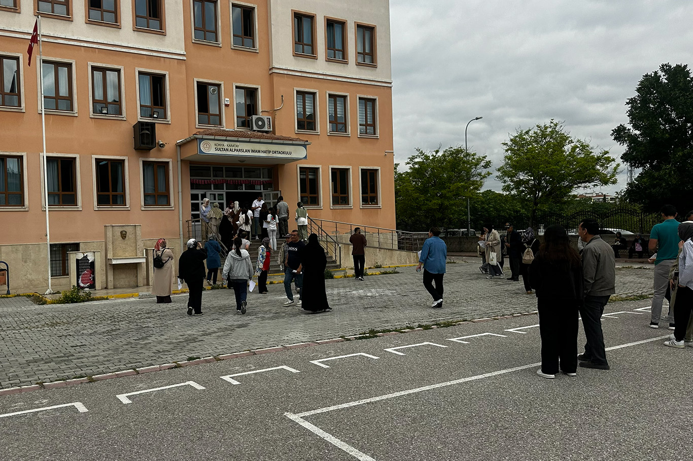 Konya’da YKS için adaylar sınav merkezlerine geldi