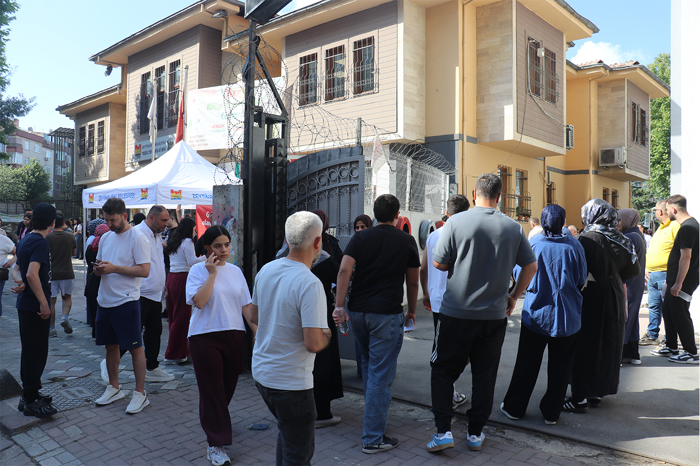 İstanbul'da 450 bin öğrenci için YKS heyecanı başladı