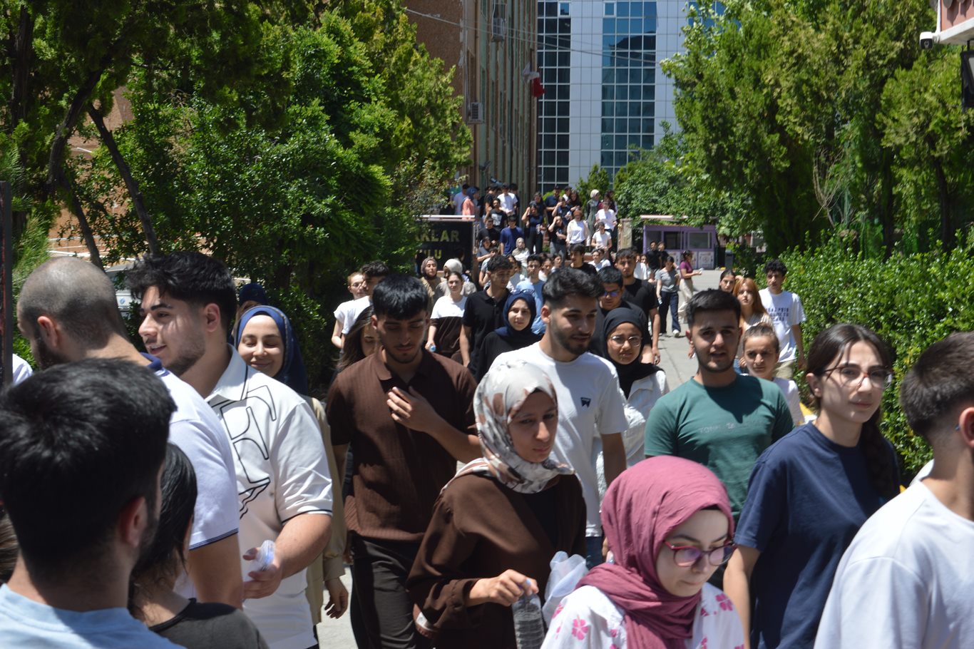 YKS’nin ilk oturumu tamamlandı: Öğrenciler sınavı değerlendirdi
