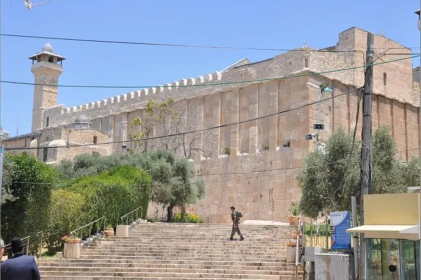Siyonistler, İbrahim Camii'nde ezan okunmasını engellemeye devam ediyor