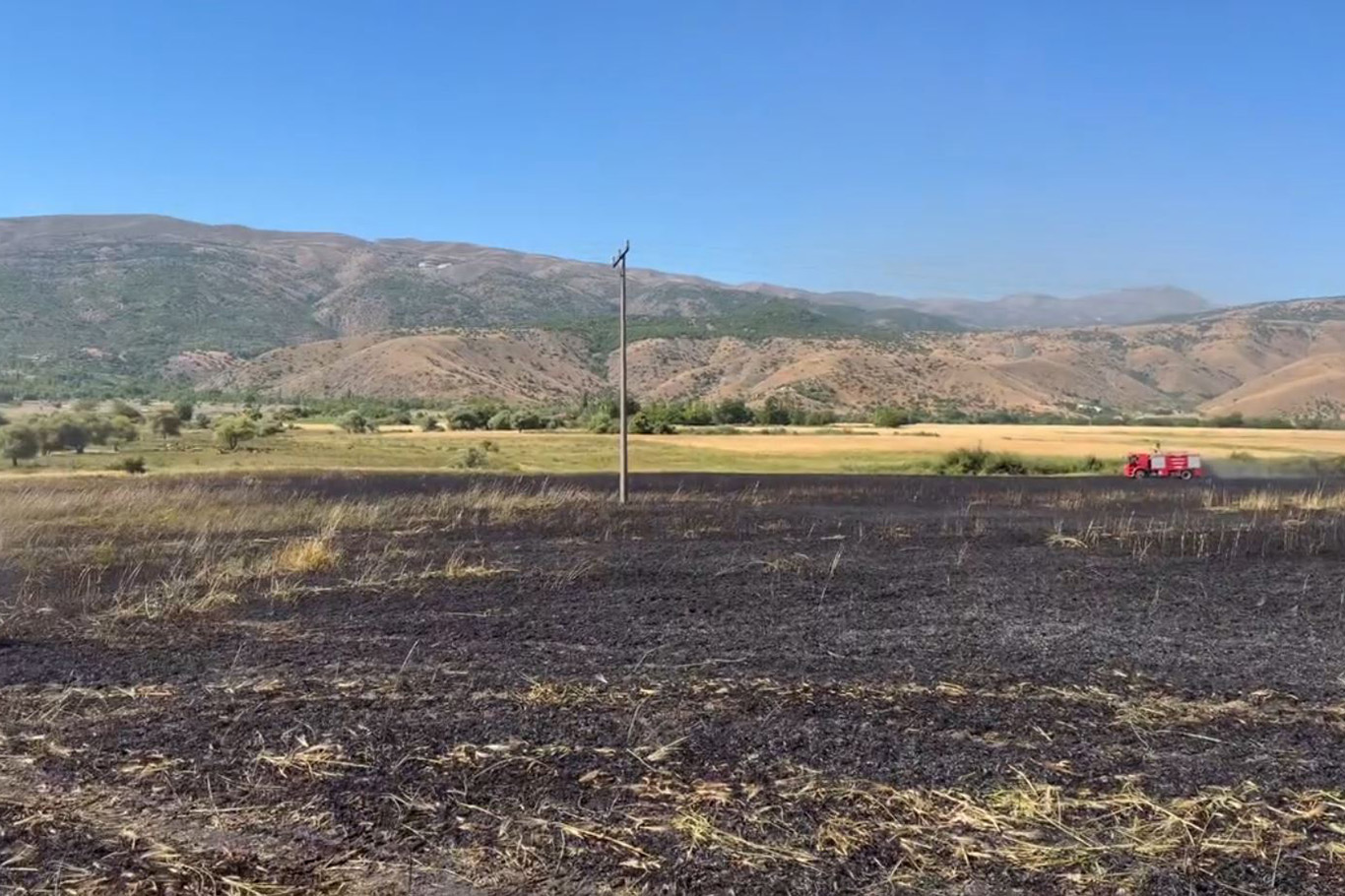 Elazığ'da arazi yangını ekiplerin müdahalesiyle söndürüldü