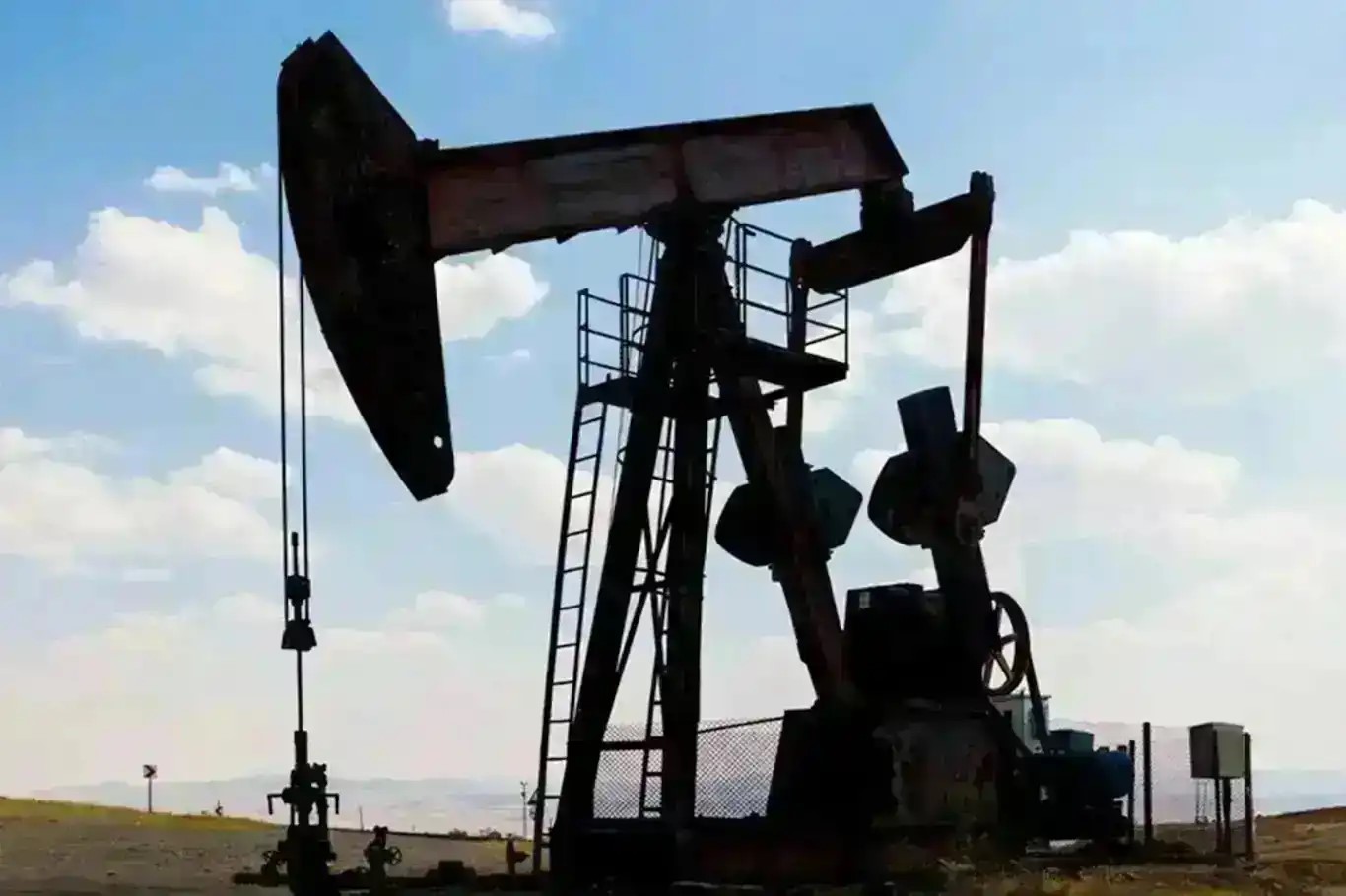 Brent petrol 76,60 dolara yükseldi