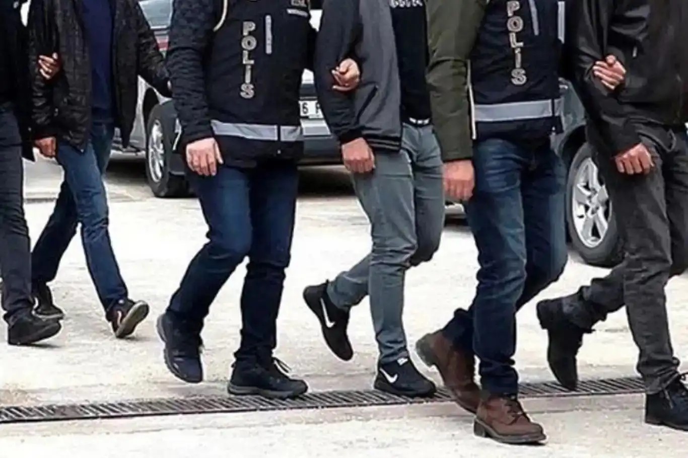 14 ilde sahte oto yedek parça ilanlarıyla dolandırıcılık operasyonu: 13 şüpheli tutuklandı