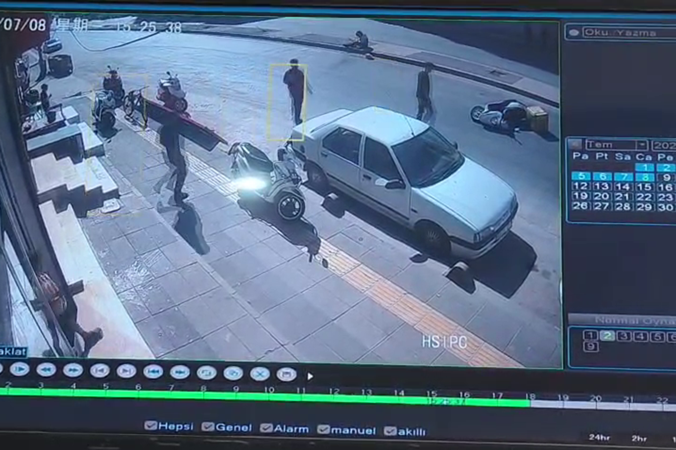 Şehitkamil ilçesinde motosikletli kurye kaza yaptı