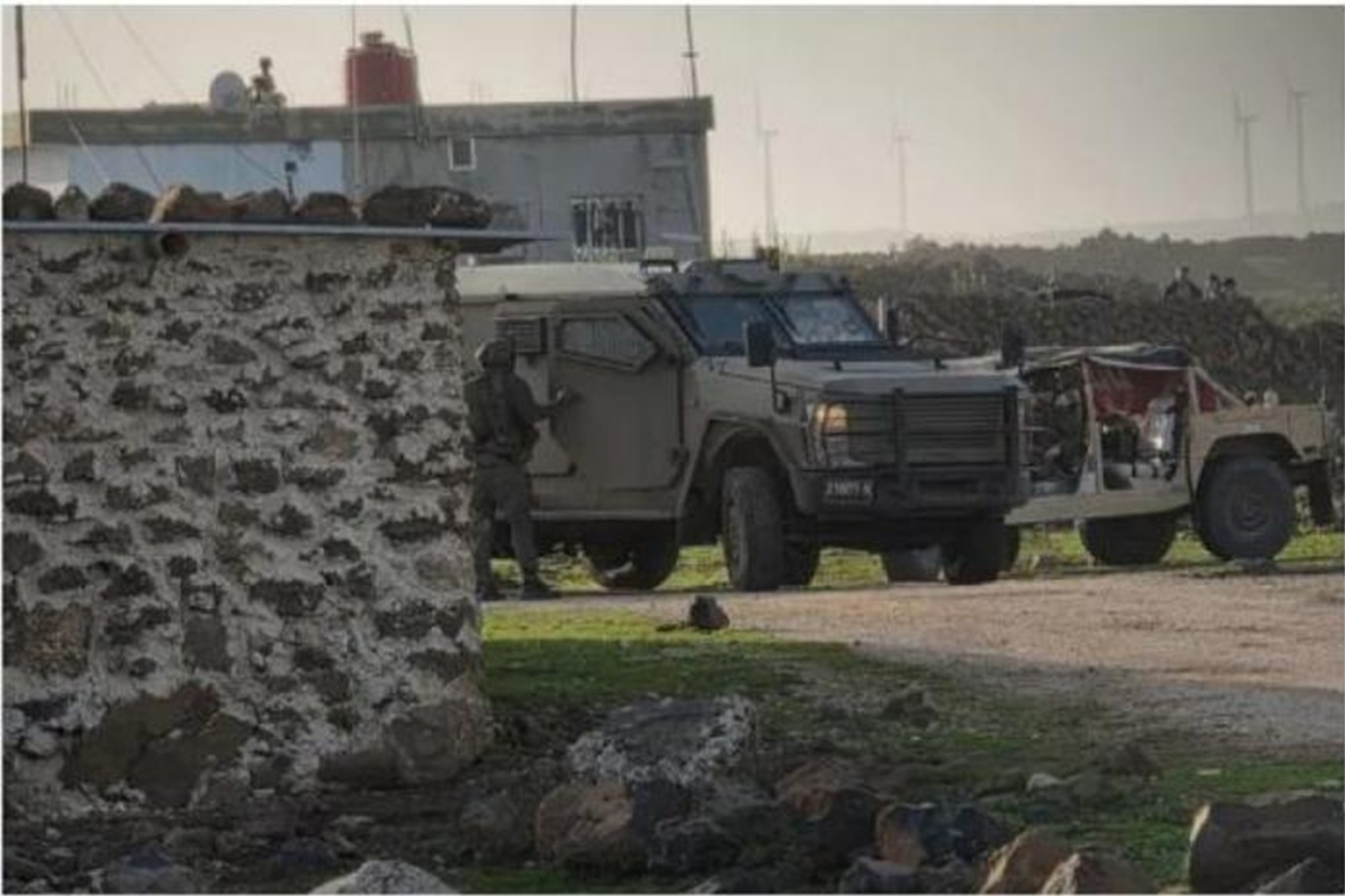 İşgalciler, Suriye'nin Dera ve Kuneytra bölgelerine baskın düzenledi