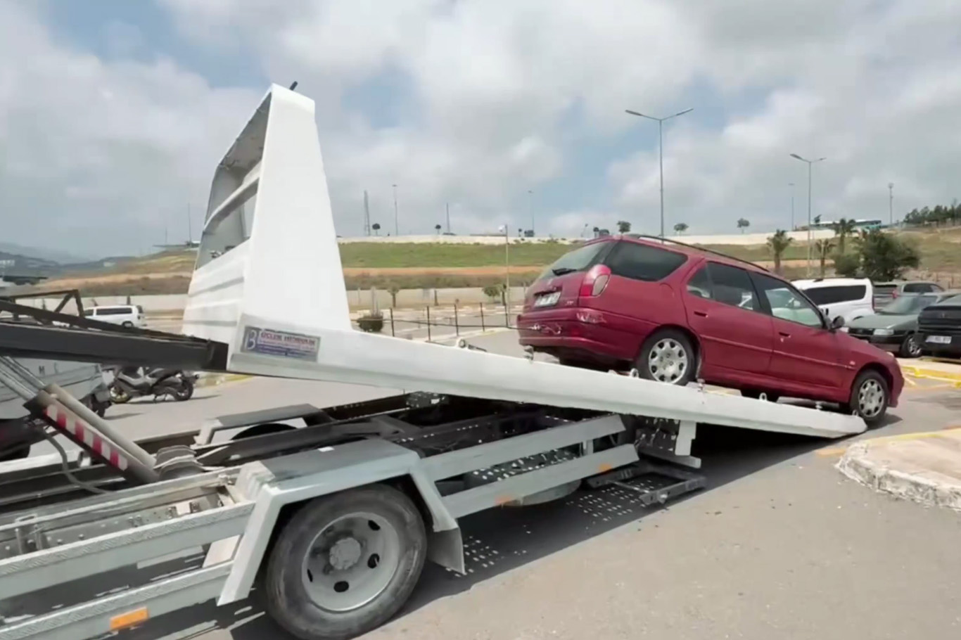 Mersin'de yaya yollarını işgal eden 184 araca ceza