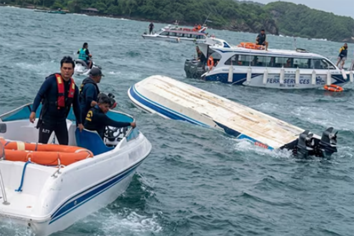 Vietnam'da sürat teknesi alabora oldu: 15 ölü