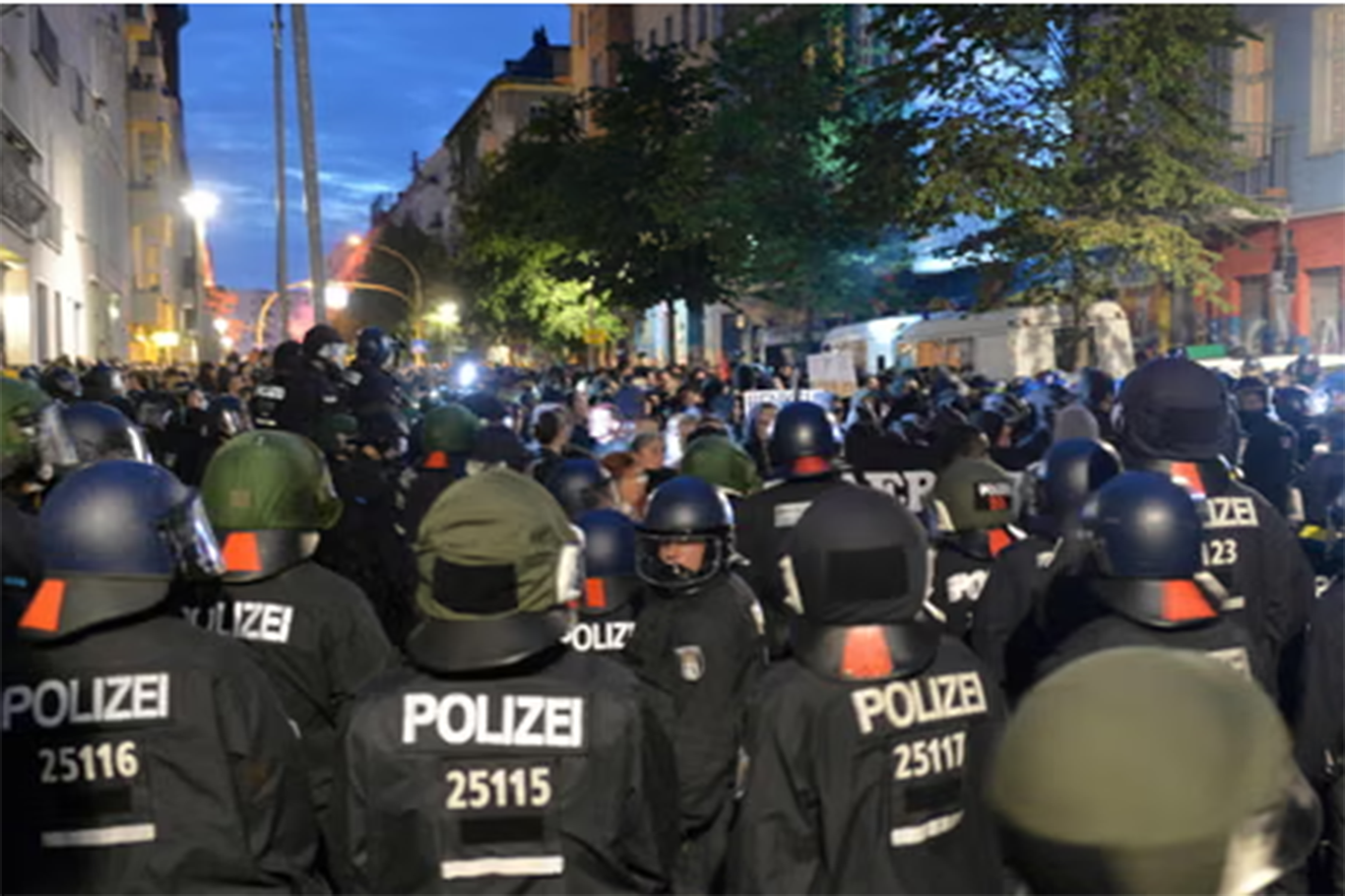 Almanya'da siyonist rejime mühimmat üreten Rheinmetall protesto edildi: Çok sayıda gözaltı