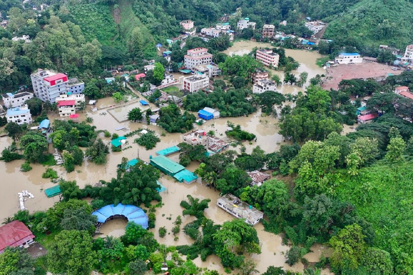 Bangladeş'te muson kaynaklı sel ve heyelanlarda 44 kişi hayatını kaybetti