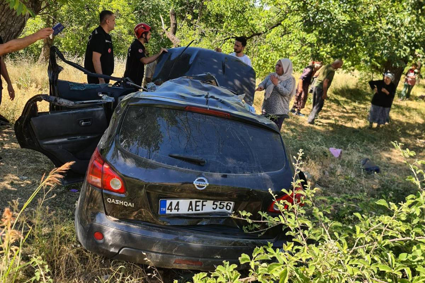 Malatya'da otomobil kayısı bahçesine girdi: 1 ağır yaralı