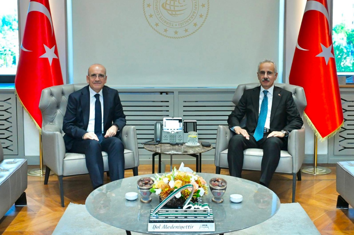 Bakan Şimşek, Ulaştırma ve Altyapı Bakanı Uraloğlu ile görüştü