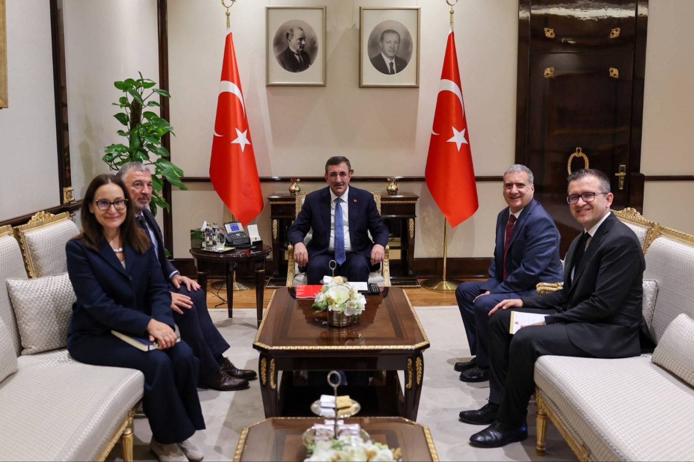 Cumhurbaşkanı Yardımcısı Yılmaz, Dünya Bankası yetkilileriyle görüştü