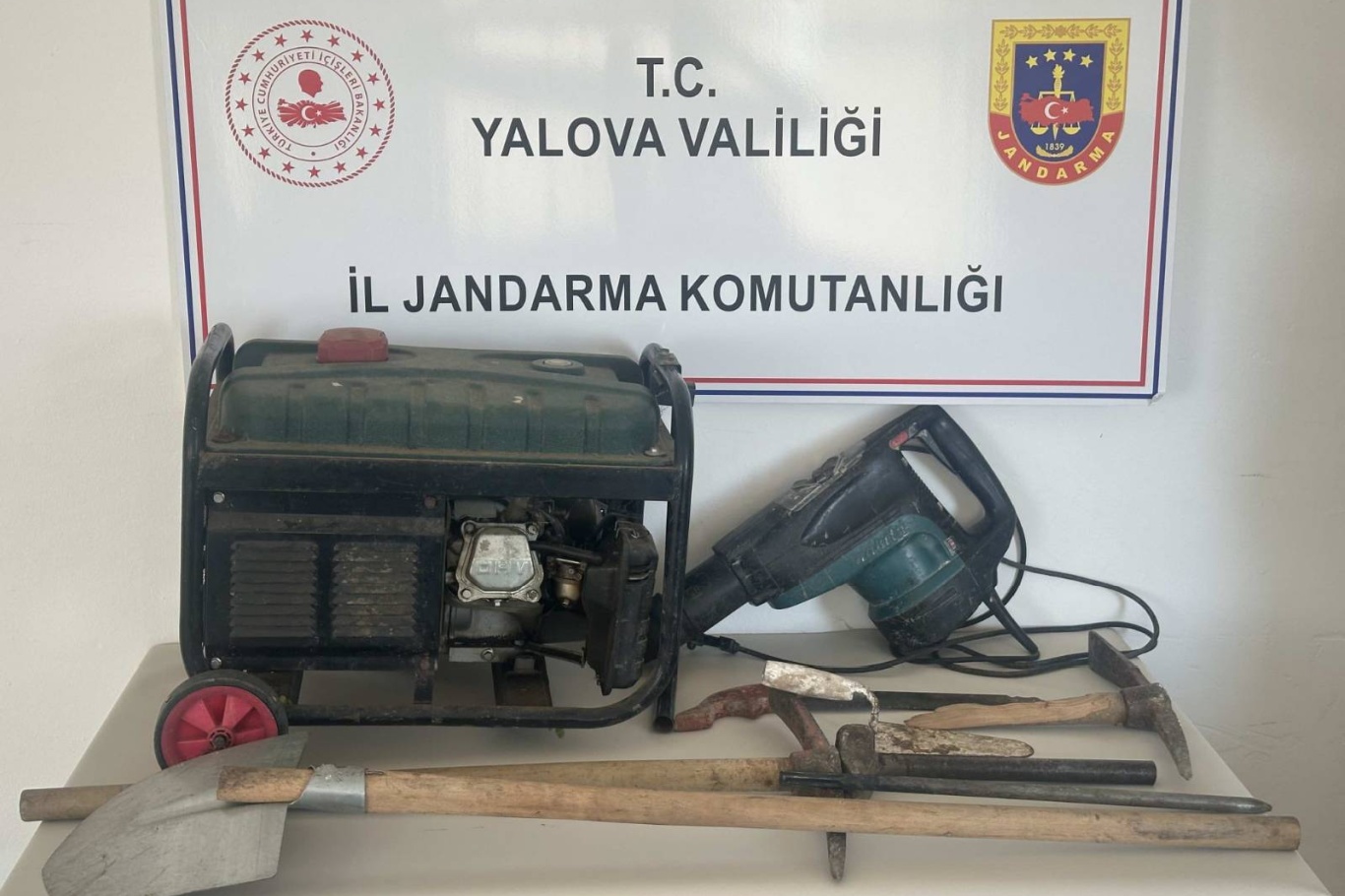 Kaçak kazı yapan 2 şüpheli suçüstü yakalandı
