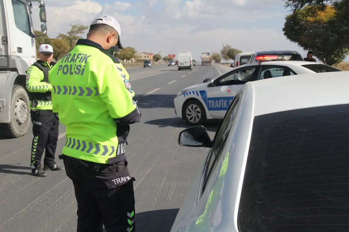 Pendik’te trafikte kavga eden sürücülere ağır ceza