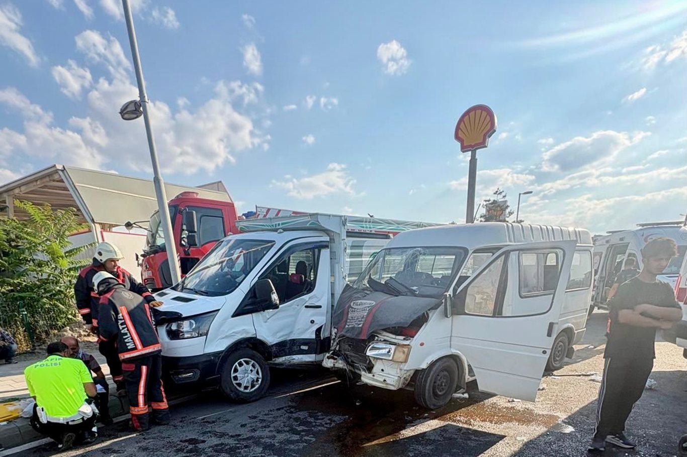 Malatya'da minibüs ile kamyonet çarpıştı: 6 yaralı