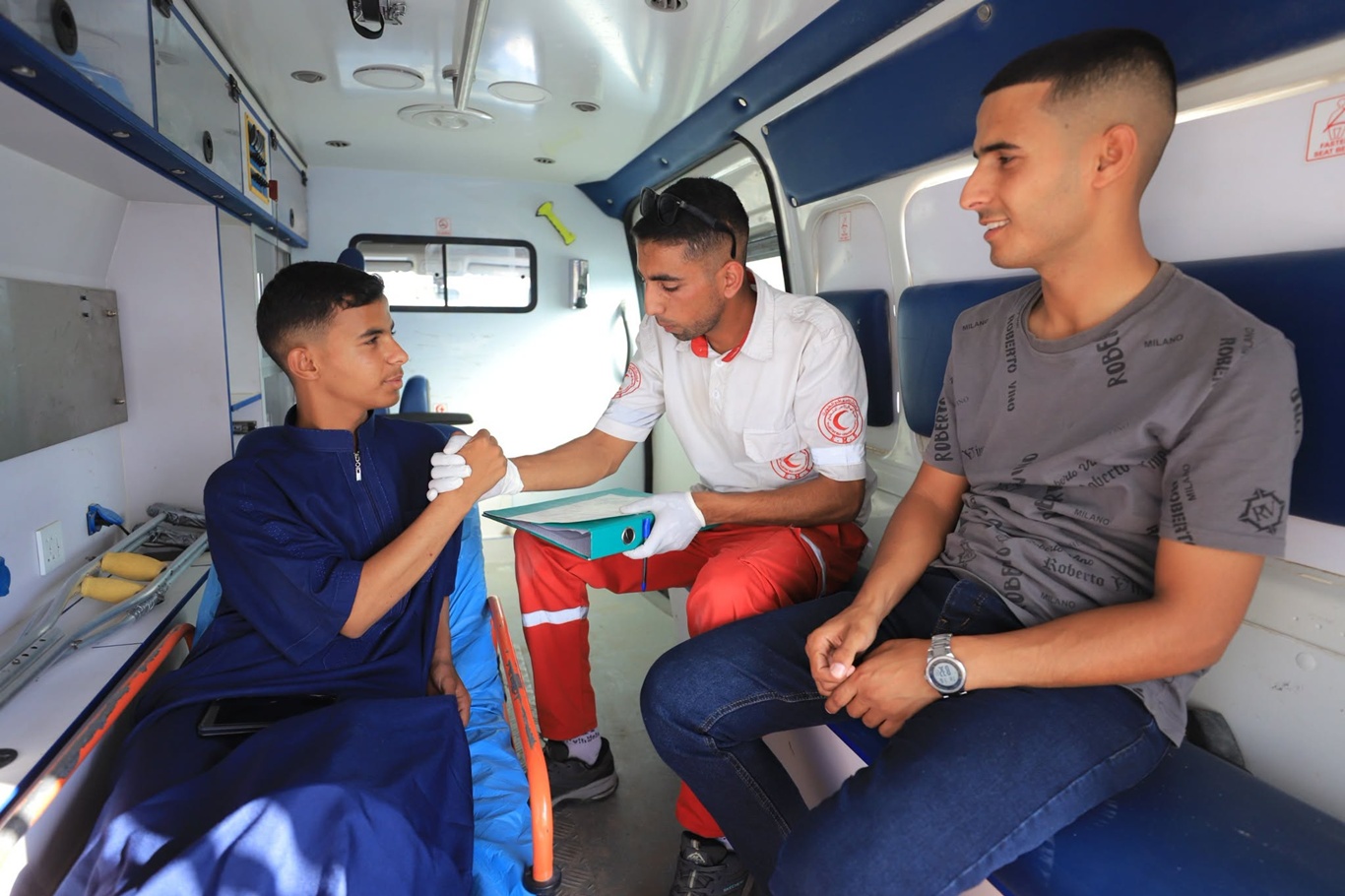 Tedavi için Gazze'den onlarca Filistinli hasta tahliye edildi