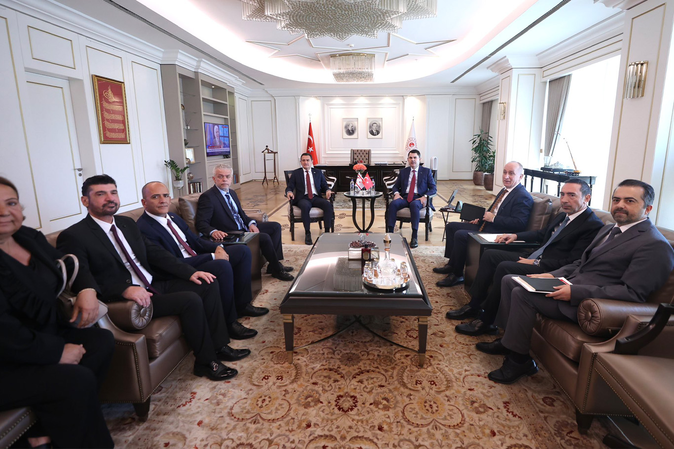 Bakan Kurum, KKTC İçişleri Bakanı Oğuz'u kabul etti
