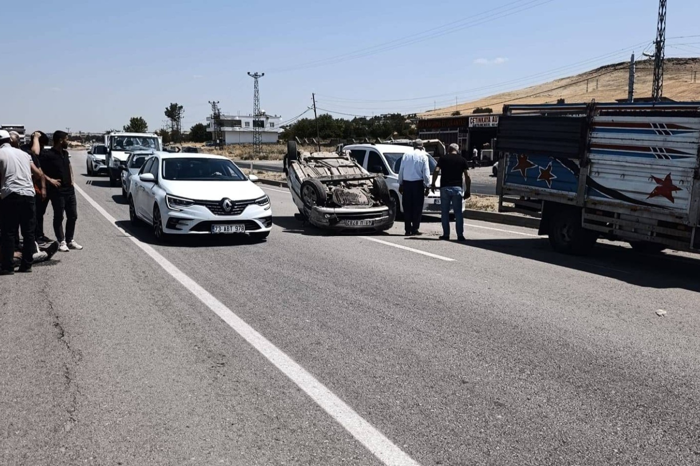 Diyarbakır'da kontrolden çıkan otomobil takla attı: 1 yaralı