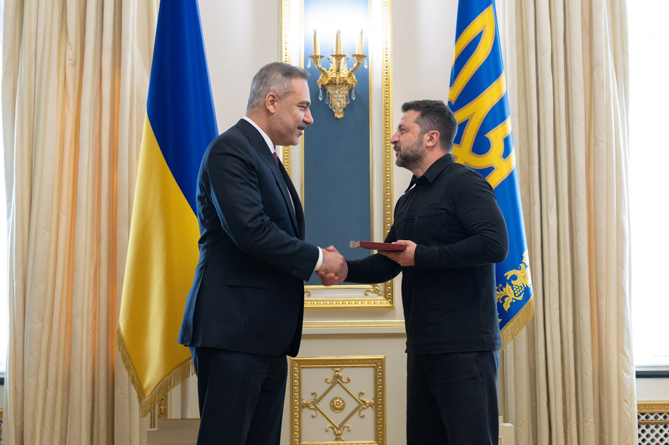 Ukrayna Devlet Başkanı Zelenskiy, Bakan Fidan'ı kabul etti