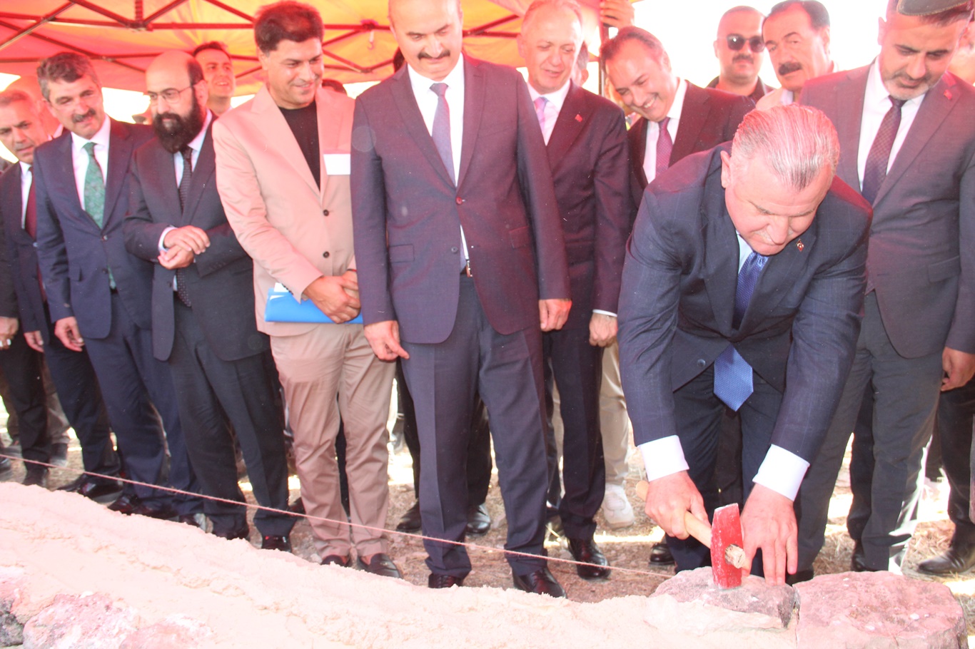 Bakan Bak, Şeyh Hevînda Ziyaretgâhı restorasyonu için düzenlenen çivi çakma törenine katıldı