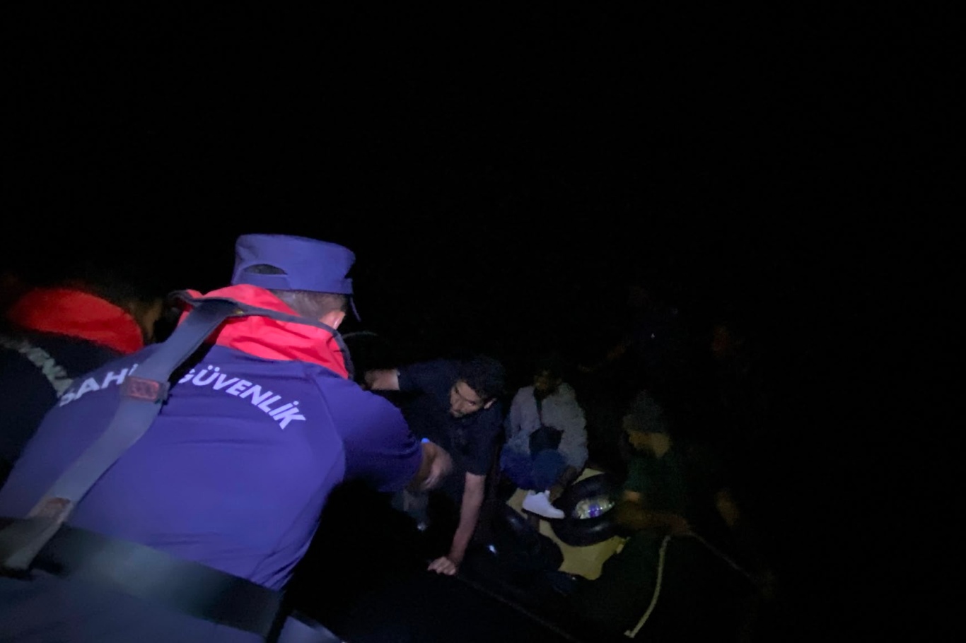 İzmir'de 29 düzensiz göçmen yakalandı