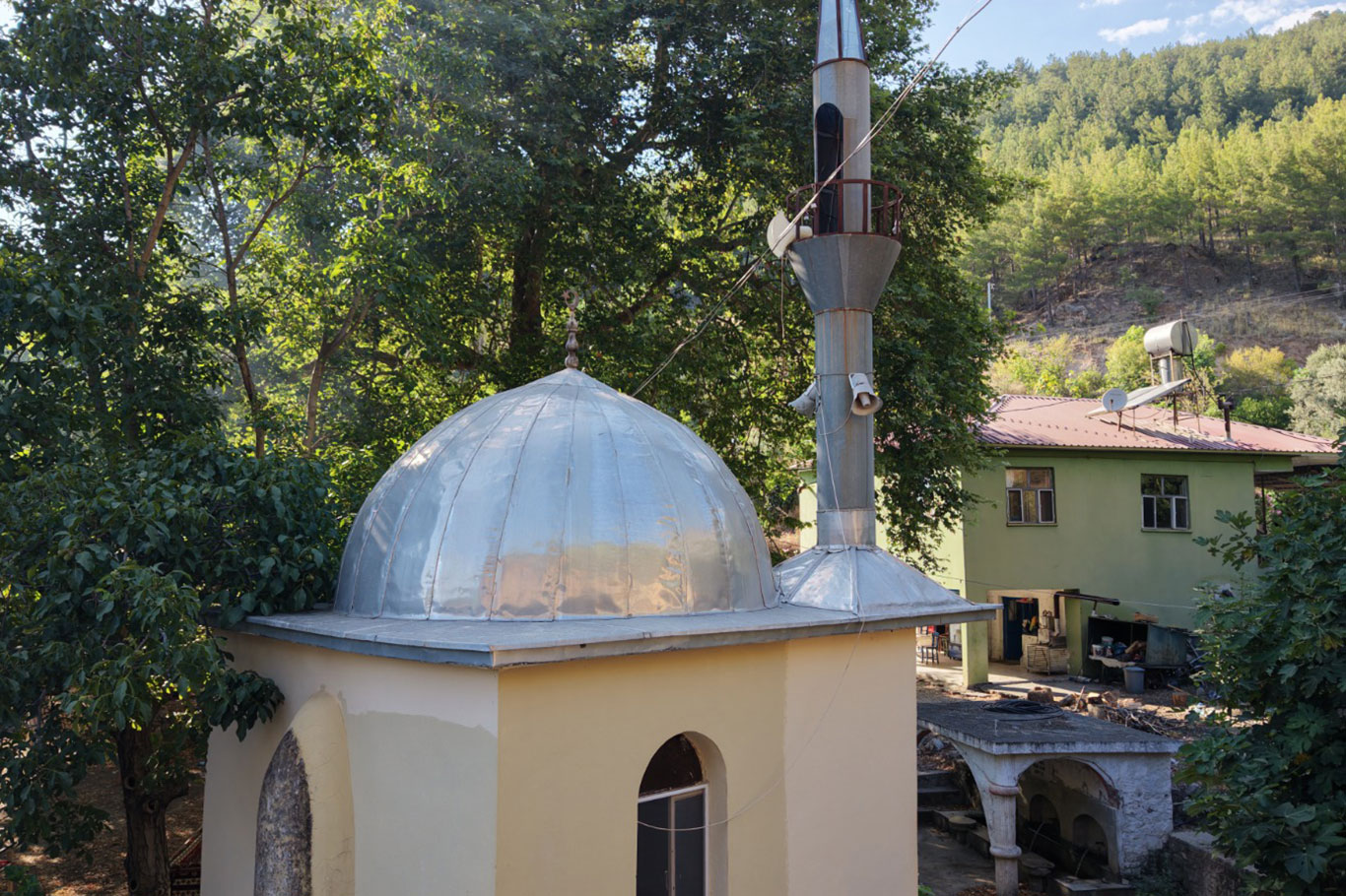 Anamur'daki 9 metrekarelik cami yolcuların uğrak noktası
