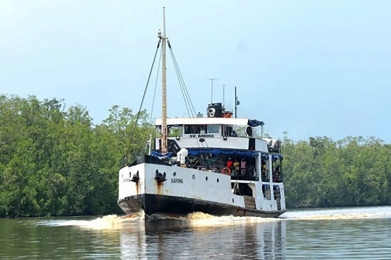 Guyana açıklarında feribot faciası: 100'den fazla kişi kayıp