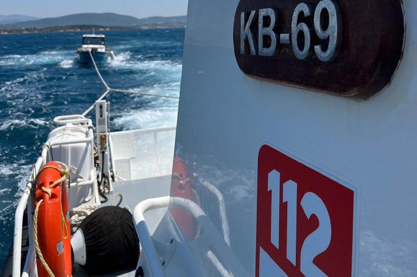 İzmir'de arızalanan teknedeki 7 kişi kurtarıldı
