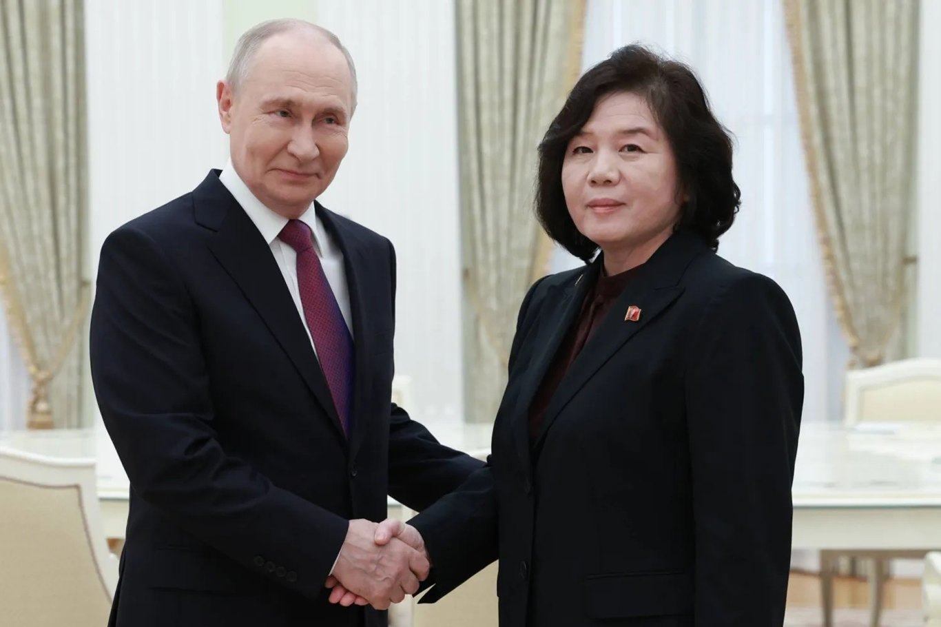 Putin, Kuzey Kore Dışişleri Bakanı ile görüşmelerde bulundu