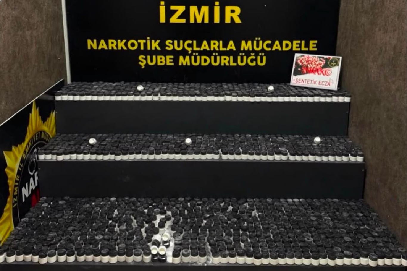 İzmir'de 29 kilo 200 gram sentetik ecza hammaddesi ele geçirildi