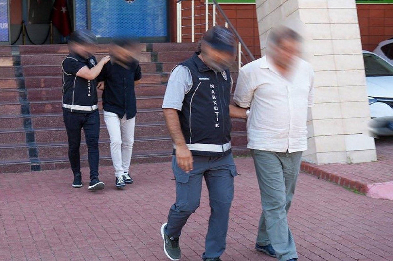 Isparta'da aranan 2 hükümlü yakalandı