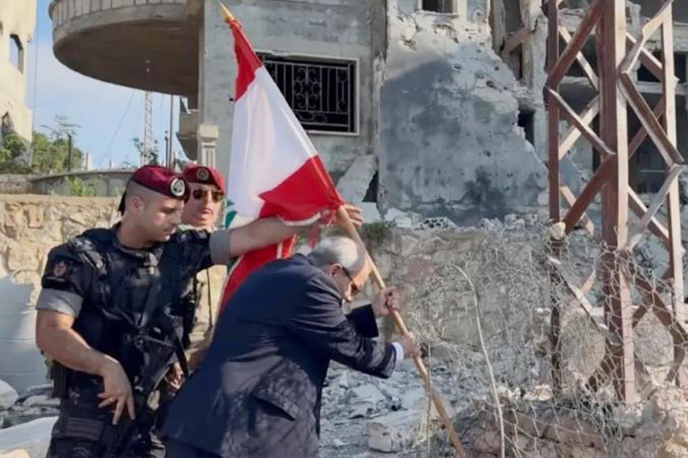 İşgal sürerken Selam'dan "bayrak" gösterisi