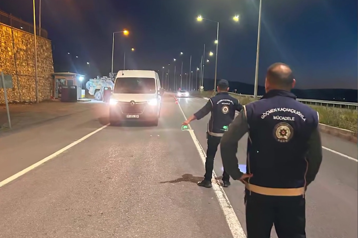 81 ilde göç denetimleri: 25 organizatör ve 355 düzensiz göçmen yakalandı